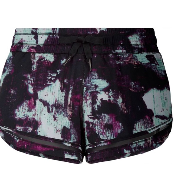 Lululemon Make A Move Short in Kara Blossom Multi Size 6 EUC - Picture 1 of 9